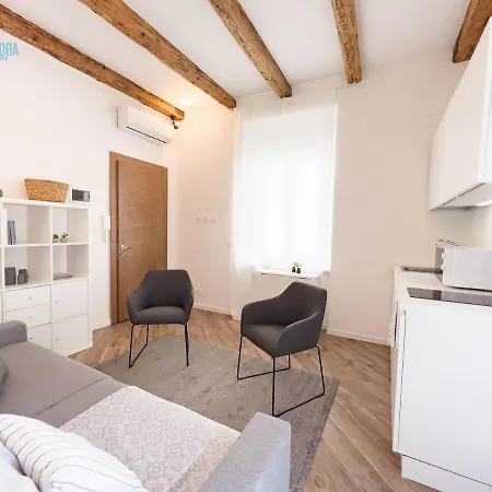 Apartment Basovizza 3 Chanel Tirabora Short Rent *